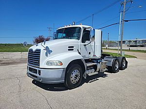2018 Mack Pinnacle CXU613 - Day Cab
