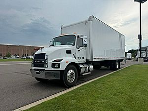 2025 Mack MD6 42 - Box Van