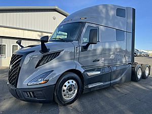 2025 Volvo VNL 860 - Sleeper Truck