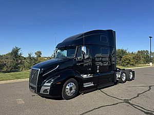 2025 Volvo VNL 860 - Sleeper Truck