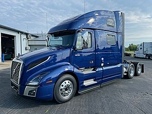 2025 Volvo VNL 860 - Sleeper Truck