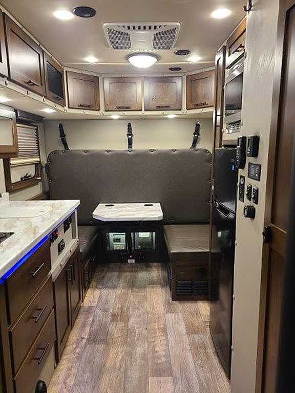 2024 Volvo Trucks VNL