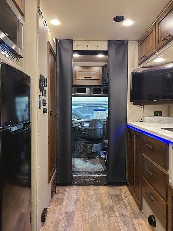 2024 Volvo Trucks VNL