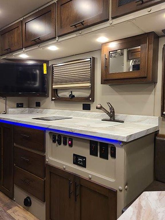 2024 Volvo Trucks VNL