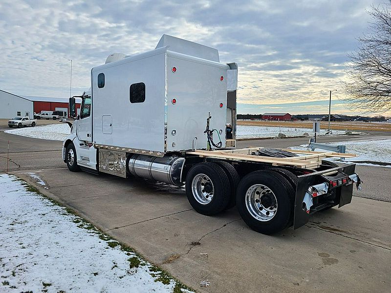 2024 Volvo Trucks VNL