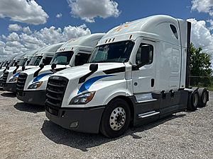 2021 Freightliner Cascadia 126 - Sleeper Truck