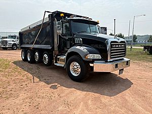 2018 Mack 800 - Dump Truck