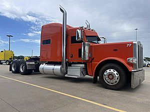 2022 Peterbilt 389 - Sleeper Truck