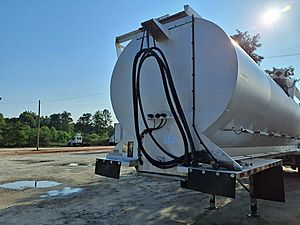2016 LEDWELL BODY CO 40' TANKER - Day Cab