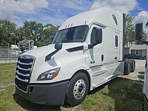 2019 Freightliner Cascadia - Sleeper Truck
