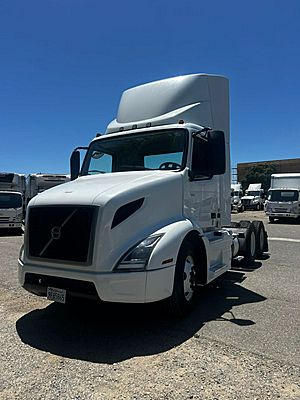 2018 Volvo VNL64T-300 - Day Cab