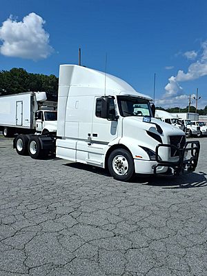 2020 Volvo VNR64T-640 - Sleeper Truck