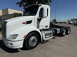 2017 Peterbilt 579 - Day Cab