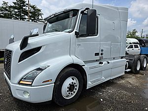 2020 Volvo VNR64T-640 - Sleeper Truck