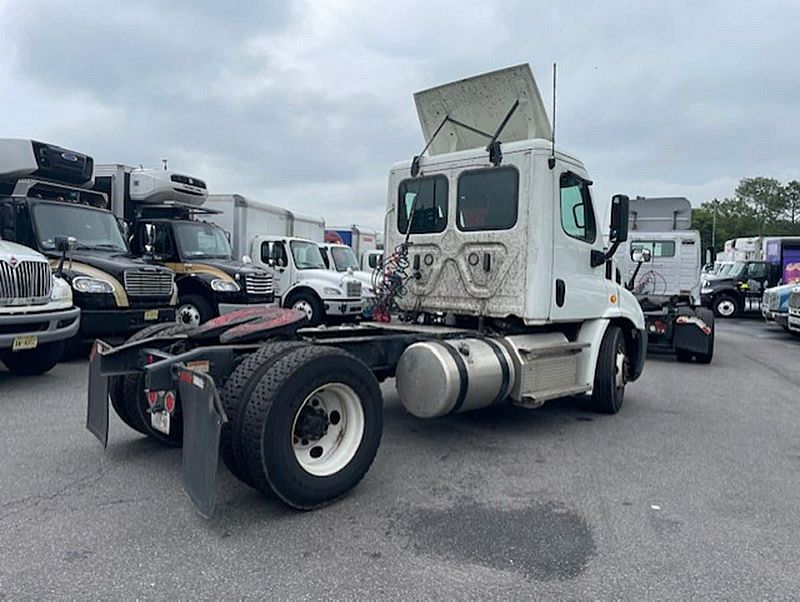 2020 Freightliner CASCADIA 113