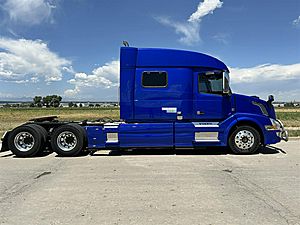 2017 Volvo VNL - Sleeper Truck