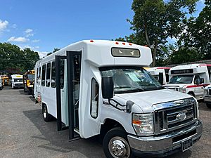 2014 DIAMOND COACH VIP 2200 16+2