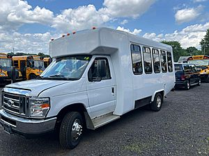 2016 DIAMOND COACH VIP 2200 - Commercial Bus