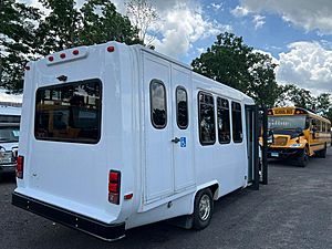 2016 DIAMOND COACH VIP 2200 - Commercial Bus