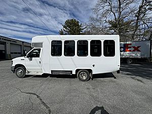 2024 DIAMOND COACH VIP 2200 - Commercial Bus