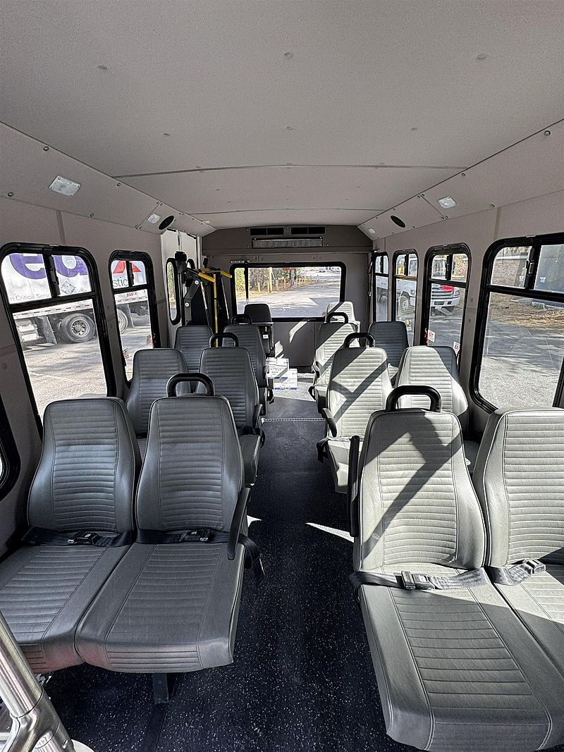 2025 DIAMOND COACH VIP 2200 14+0