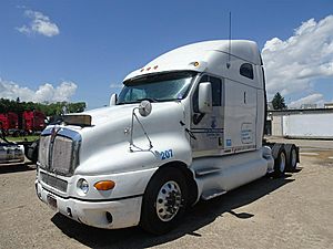 2006 Kenworth T2000 - Day Cab