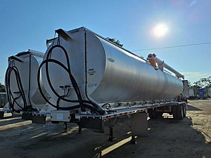 2014 LEDWELL BODY CO 42/102/162 TANKER - Day Cab