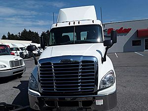 2019 Freightliner Cascadia 125 - Day Cab