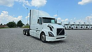 2018 Volvo VNL 740 - Sleeper Truck