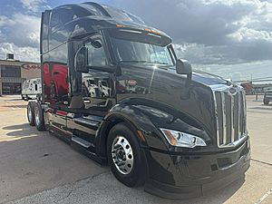 2022 Peterbilt 579 - Sleeper Truck