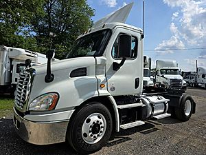 2019 Freightliner Cascadia 113 - Day Cab