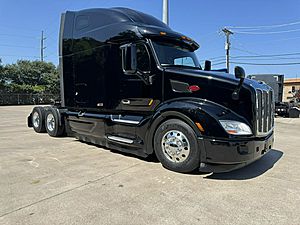 2022 Peterbilt 579 - Sleeper Truck