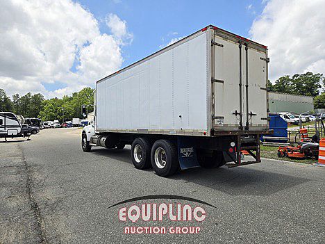 2019 Peterbilt 348