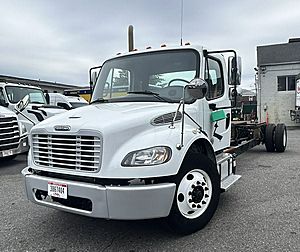 2017 Freightliner M2 106 - Day Cab