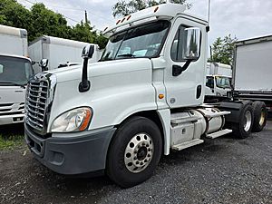 2017 Freightliner Cascadia 125 - Day Cab
