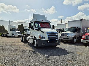 2020 Freightliner Cascadia - Day Cab