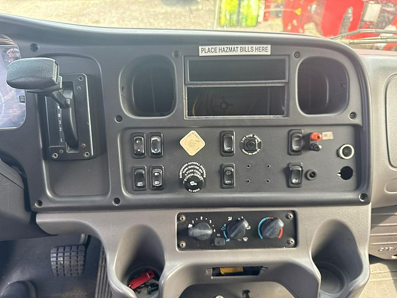 2013 Freightliner M2