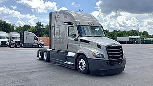 2022 Freightliner Cascadia 126 - Sleeper Truck