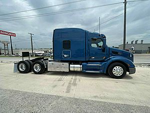 2022 Peterbilt 579 - Sleeper Truck
