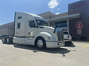 2022 Kenworth T680 - Sleeper Truck