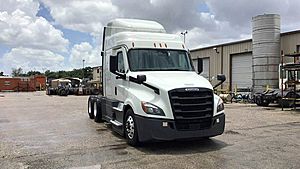 2021 Freightliner Cascadia 126 - Sleeper Truck