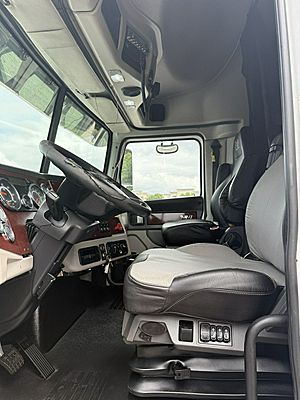 2019 Western Star 5700XE - Sleeper Truck