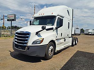 2019 Freightliner Cascadia - Sleeper Truck