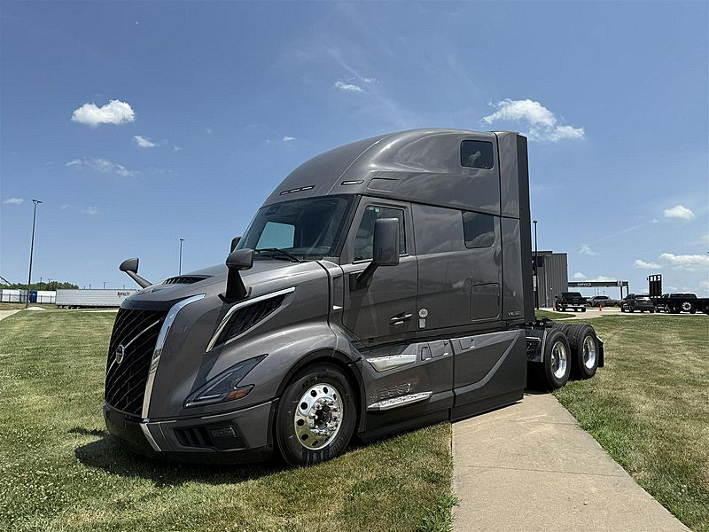 2026 Volvo VNL 860