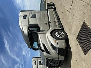 2022 Volvo VNL 760 - Sleeper Truck