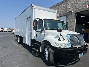 2018 International DuraStar 4300 - Box Van