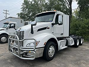2023 Peterbilt 579 - Day Cab