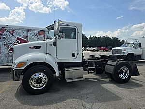 2007 Peterbilt 335 - Day Cab