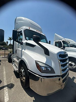 2020 Freightliner Cascadia - Day Cab