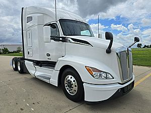 2022 Kenworth T680 - Sleeper Truck